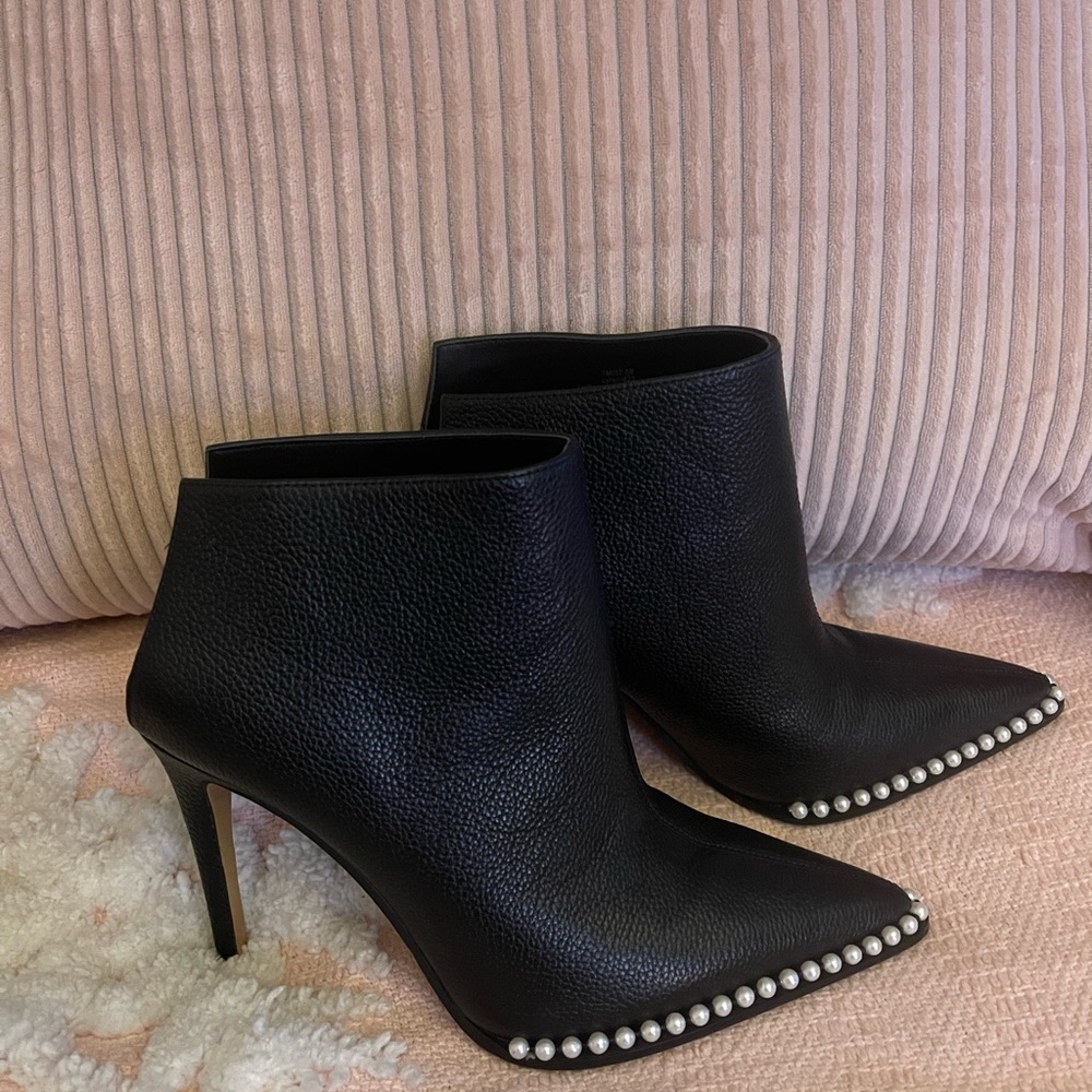 KARL LAGERFELD PARIS
Cyron Leather Stiletto Booties size 7